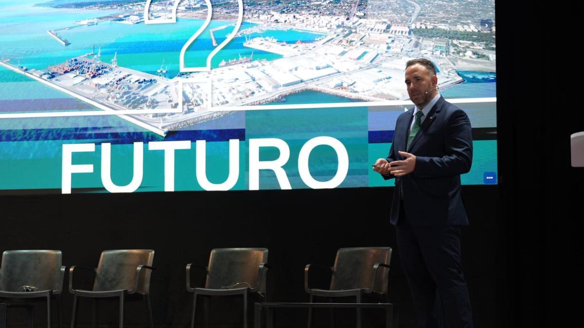 El presidente de la Autoridad Portuaria de Castelló, Rafa Simó, durante su intervención en las Jornadas Empresariales PortCastelló-Mediterráneo