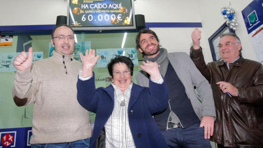 La familia Quintela Pazos, propietaria de la oficina de Santiago agraciada con el quinto premio.