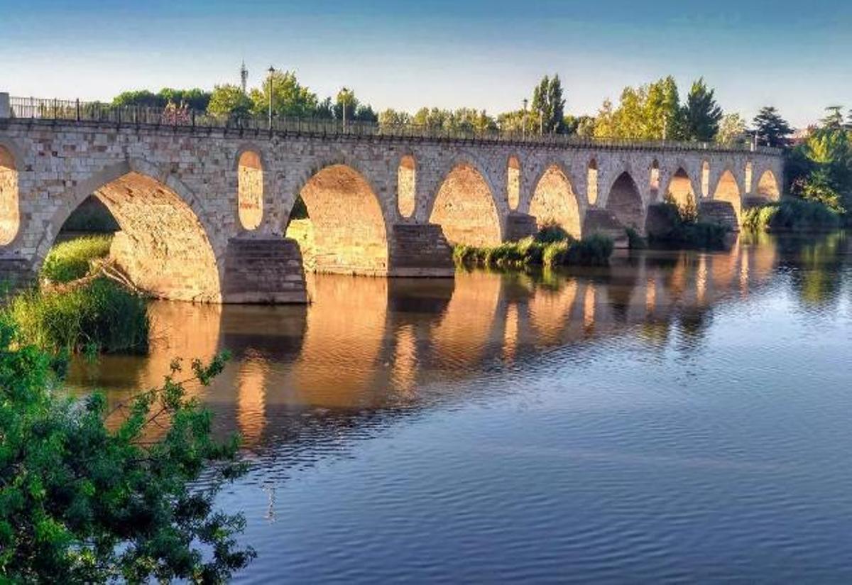 El puente de piedra de Zamora se levantó en torno al siglo XII.