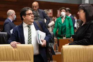 Sus señorías se quitan la mascarilla a medias