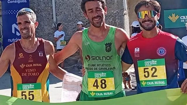 Ganadores de la modalidad masculina y femenina del Cross de Torregamones. |