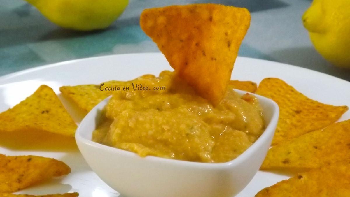 Hummus de pimientos asados.