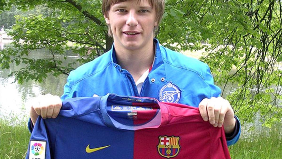Arshavin llegó a posar con una camiseta del Barcelona en el verano de 2008