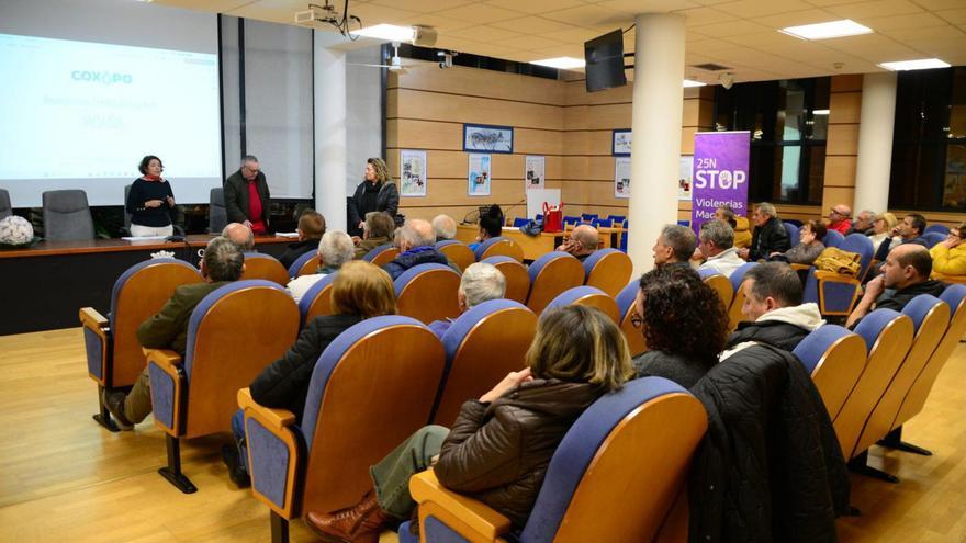 Reunión de Coxapo con las comunidades de aguas en el salón de plenos de Moaña. |  Gonzalo Núñez