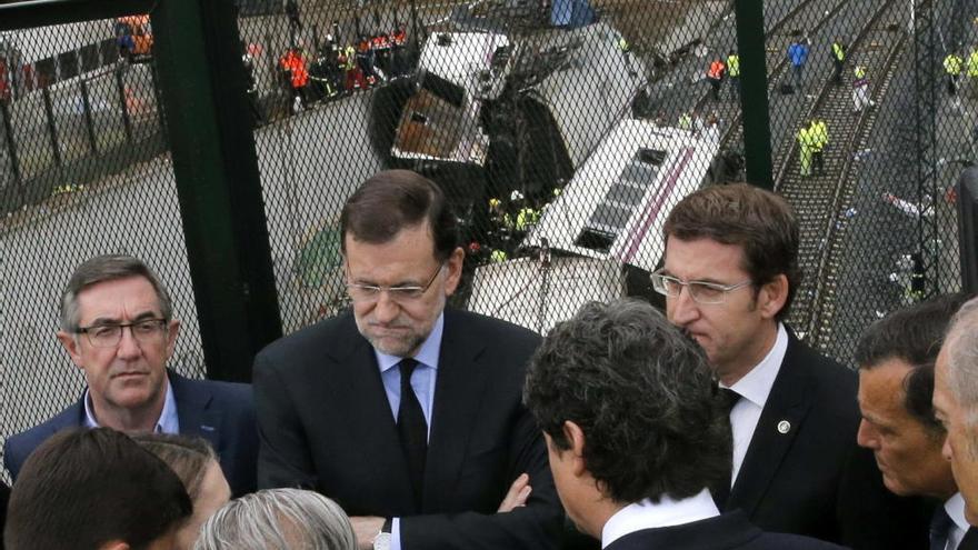 Feijóo y Rajoy en Angrois el 25-J de 2013.