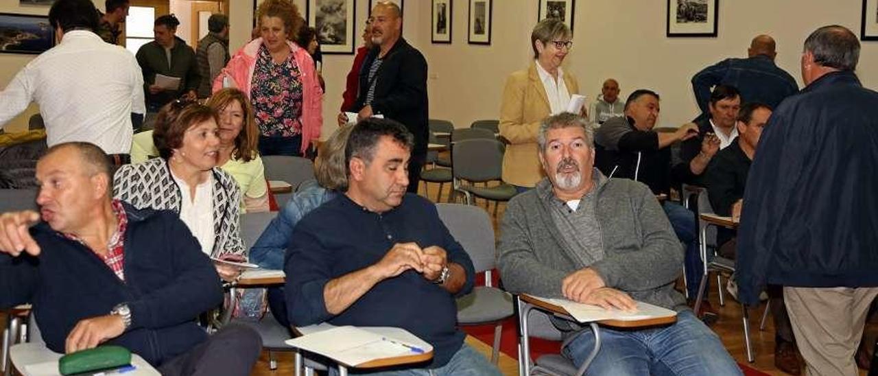 Una reunión anterior de la conselleira do Mar con miembros de la Confederación de Cofradías. // FDV