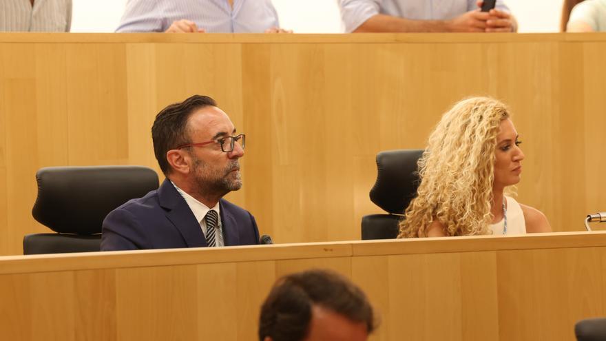 Víctor Romero y María del Carmen Márquez, nuevos diputados provinciales del PP por Málaga en la Diputación tras la salida de Caracuel y Oblaré al Parlamento andaluz, en su prime pleno de la institución. A 20 de julio de 2022.