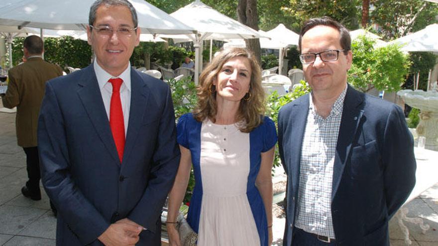 Ferrary, junto a los otros dos premiados por ANAVE.