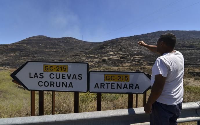 ARTENARA. Incendio en la Cumbre. El fuego llegó hasta Lomo Las Cuevas y fue detenido en este paraje por la UME de madrugada evitando que llegara a Coruña y cruzara al Pinar de Tamadaba.  | 11/08/2019 | Fotógrafo: José Pérez Curbelo