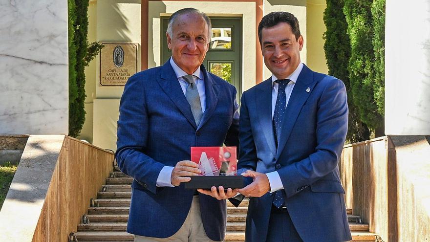 Juanma Moreno, ayer en los
 Premios Andalucía Inmobiliaria 
en Benahavís.  efe