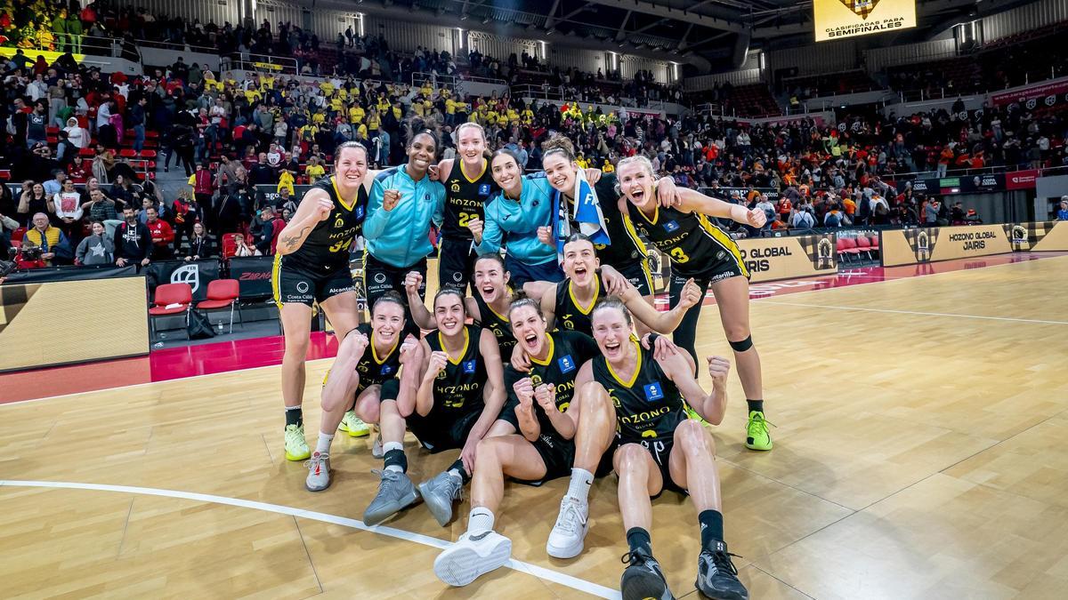 Las jugadoras del Hozono Global Jairis, celebrando la clasificación para las semifinales de la Copa de la Reina