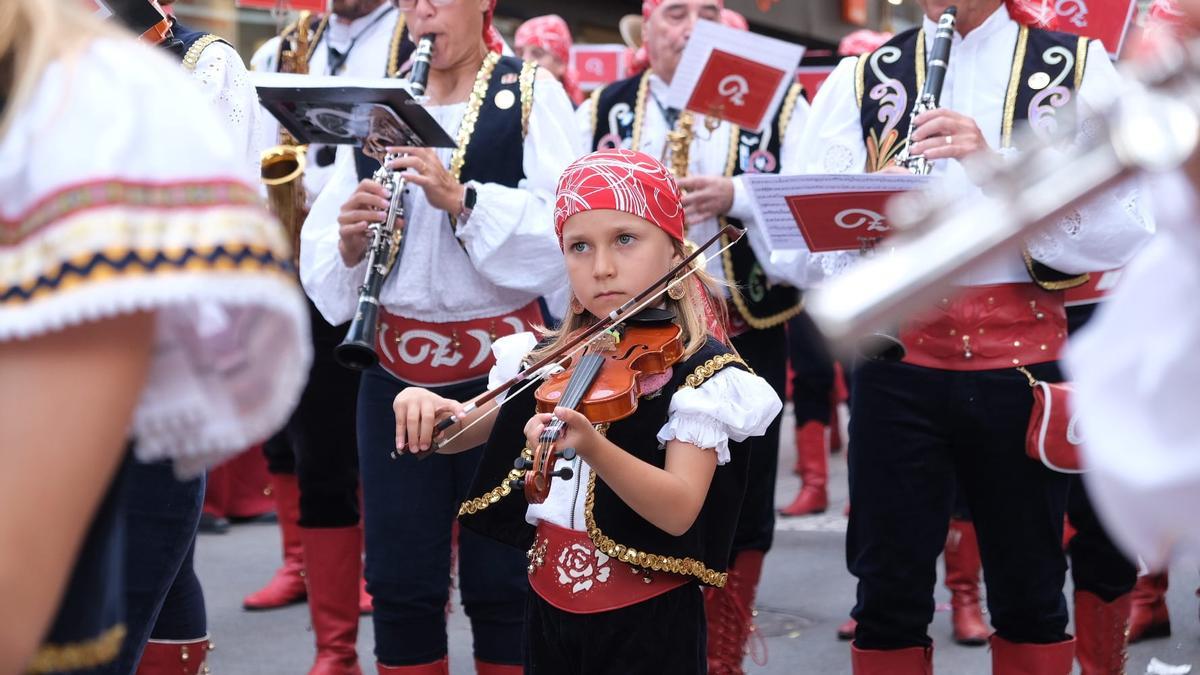 La pequeña virtuosa de la Fanfarria Zíngara en el Desfile Infantil.