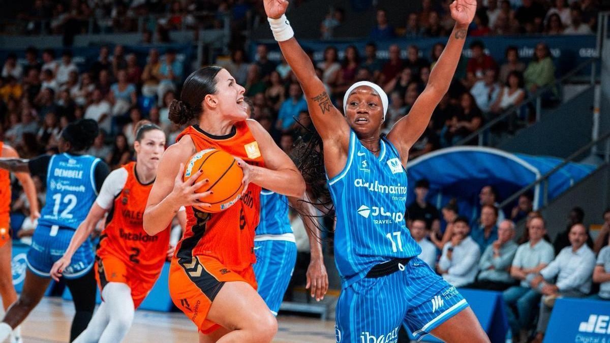 Kayla Alexander y Alba Torrens castigan al nuevo Valencia Basket