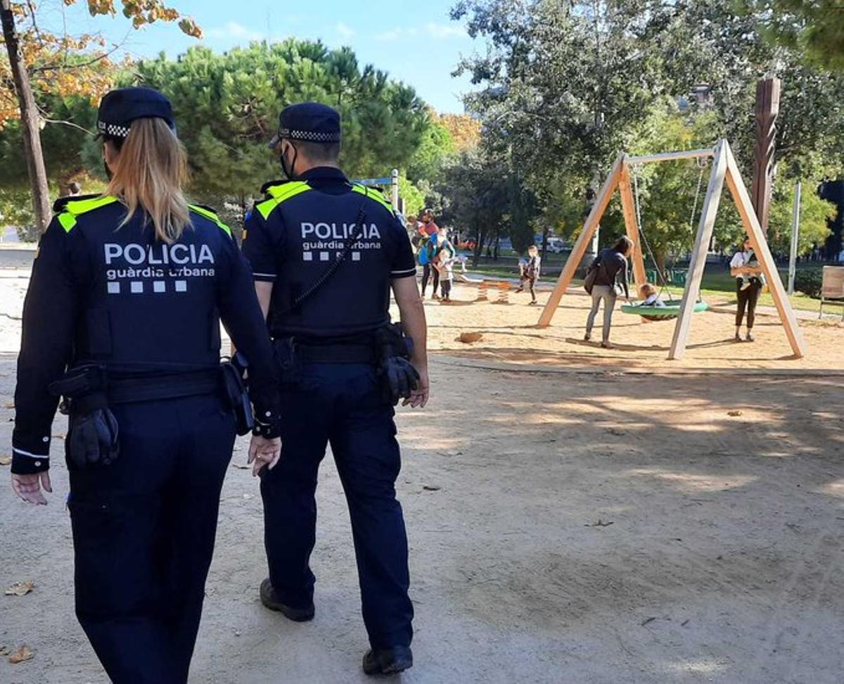 Detingut un home a Barcelona per exhibicionisme davant menors