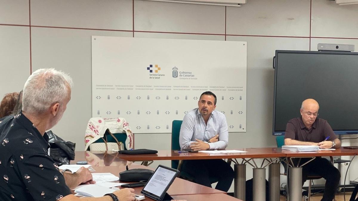 El director del Servicio Canario de la Salud (SCS), Adasat Goya, preside en Santa Cruz de Tenerife una reunión extraordinaria de la Mesa Sectorial de Sanidad