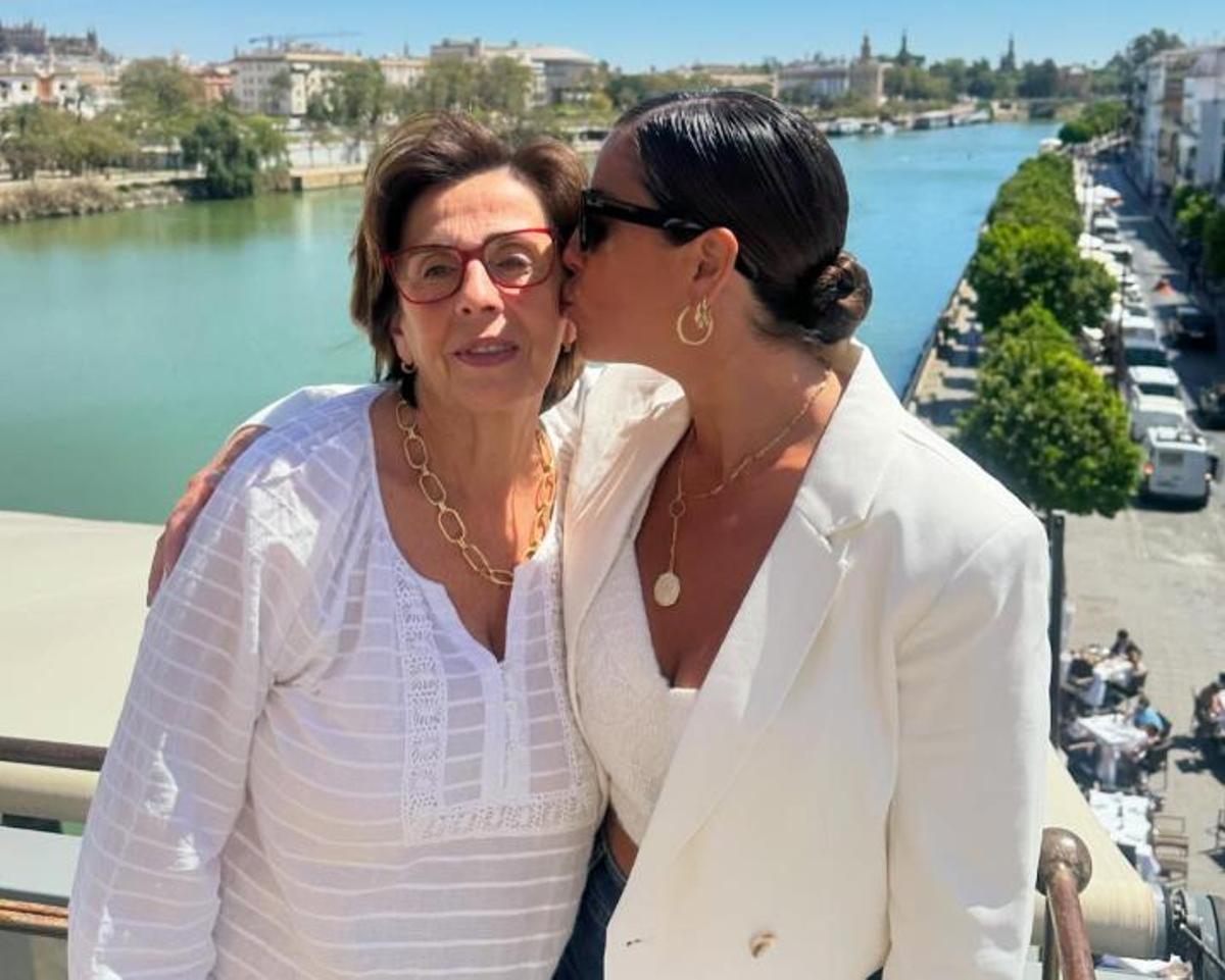 Merchi, la madre de Anabel Pantoja, está siendo un pilar fundamental para la pareja en estos momentos