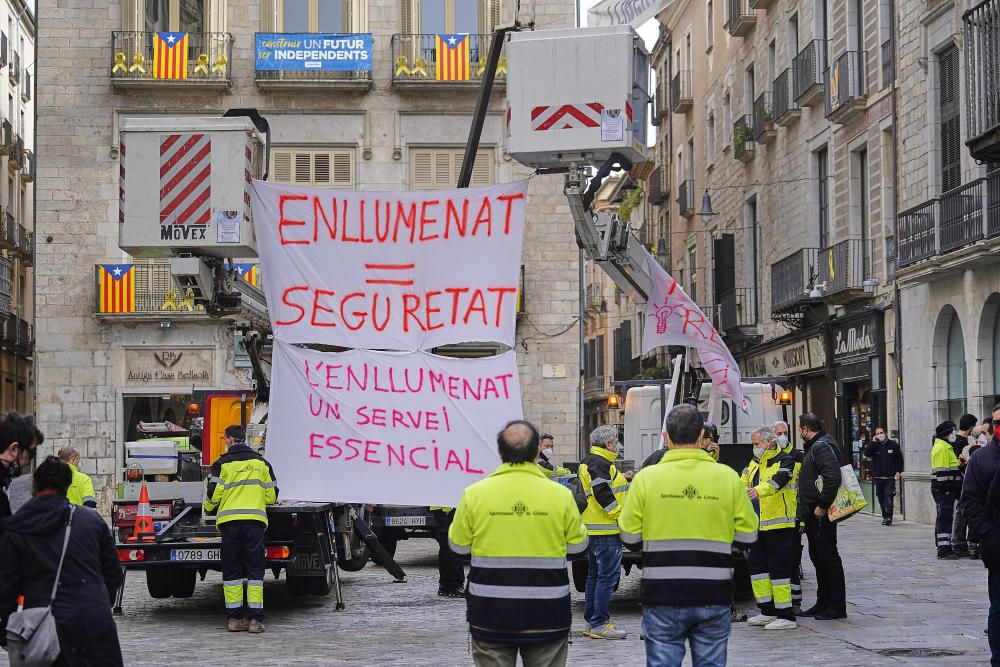 Protesta de la brigada d'enllumenat de Girona