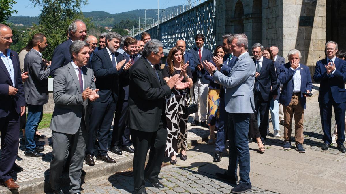 Acto de firma del manifiesto en defensa del AVE Galicia-Oporto.