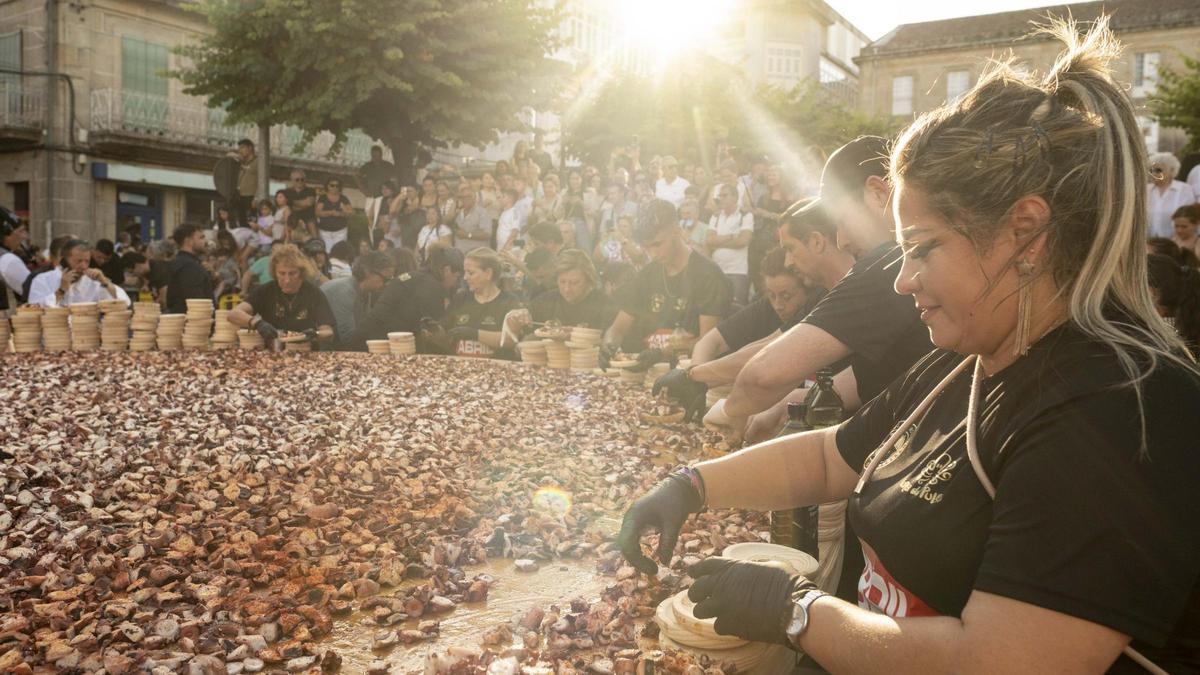 La elaboración de la tapa de pulpo más grande del mundo, este pasado verano en O Carballiño