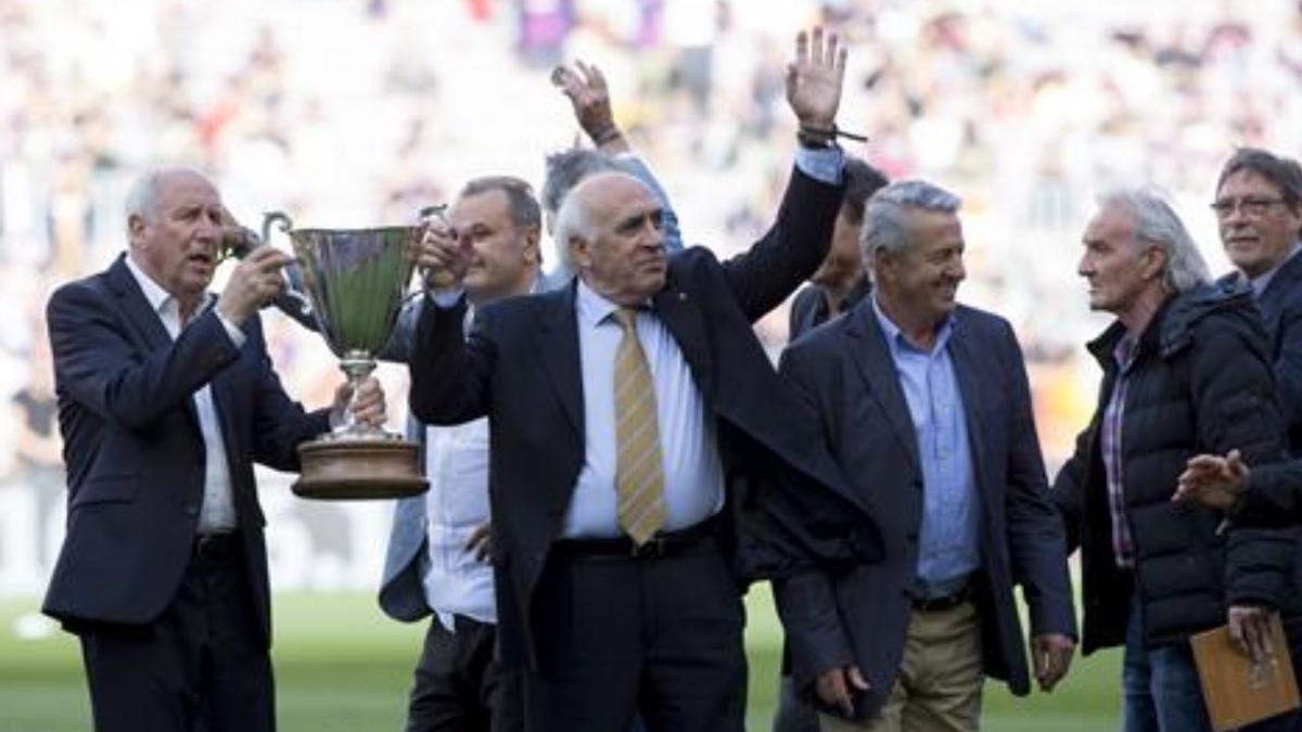 Asensi, junto a Rexach, Martínez, Ramos y Migueli, en el homenaje al Barça campeón de la Recopa 1978/1979