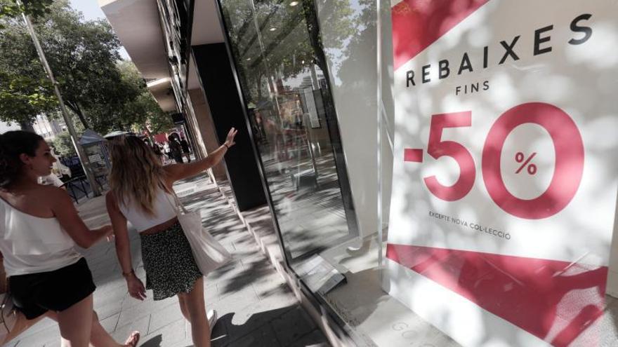 El gran comercio decide avanzar las rebajas de verano