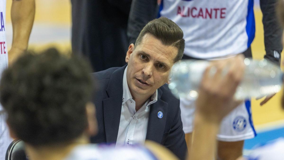 Rubén Perelló durante el último partido en casa