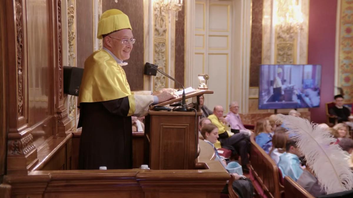 El genetista Ángel Carracedo ha sido investido doctor 'honoris causa' por la UCM
