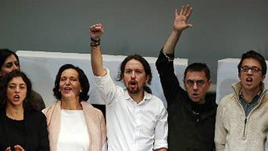 Podemos no admite críticas y denuncia una campaña de infamias para frenar su auge