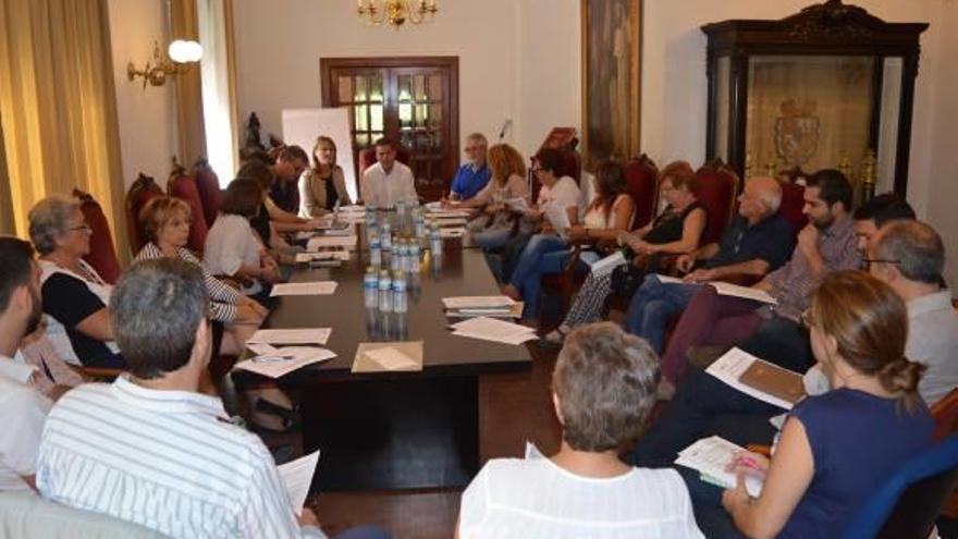 La comisión de ayuda al refugiado nace en Xàtiva con  todos los colectivos integrados