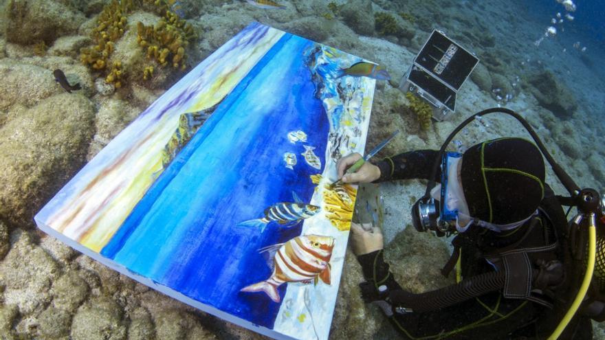 Pinceladas de arte bajo el océano de Canarias