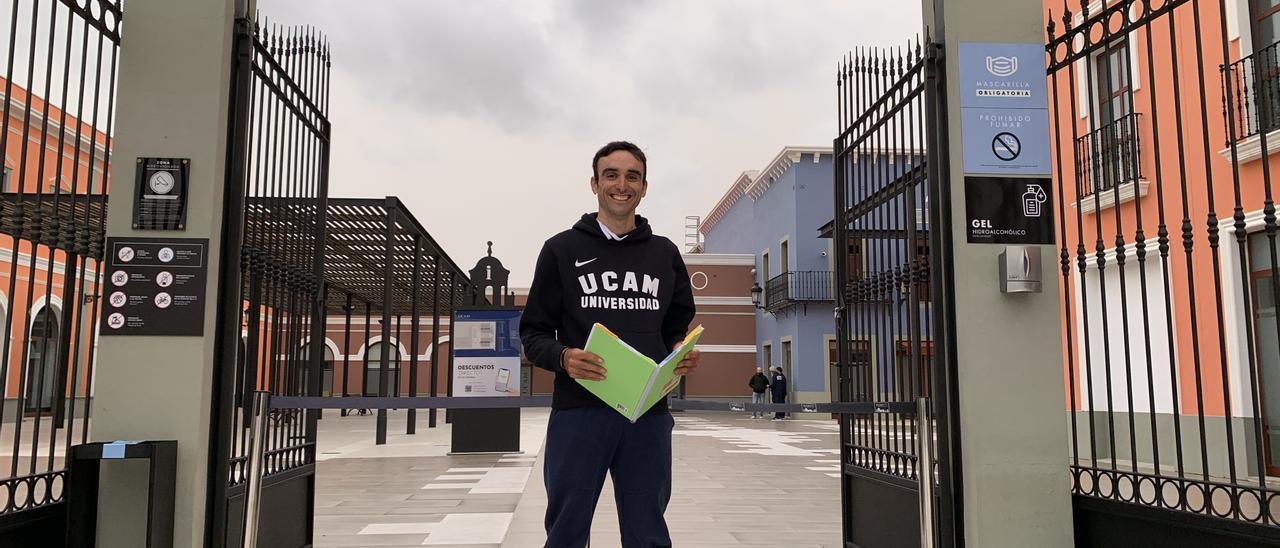 Luis Ángel Maté, en la UCAM tras realizar varios exámenes.