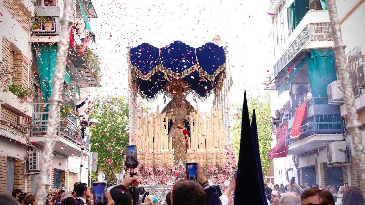 La Estrella estrena el frontal del respiradero de su palio