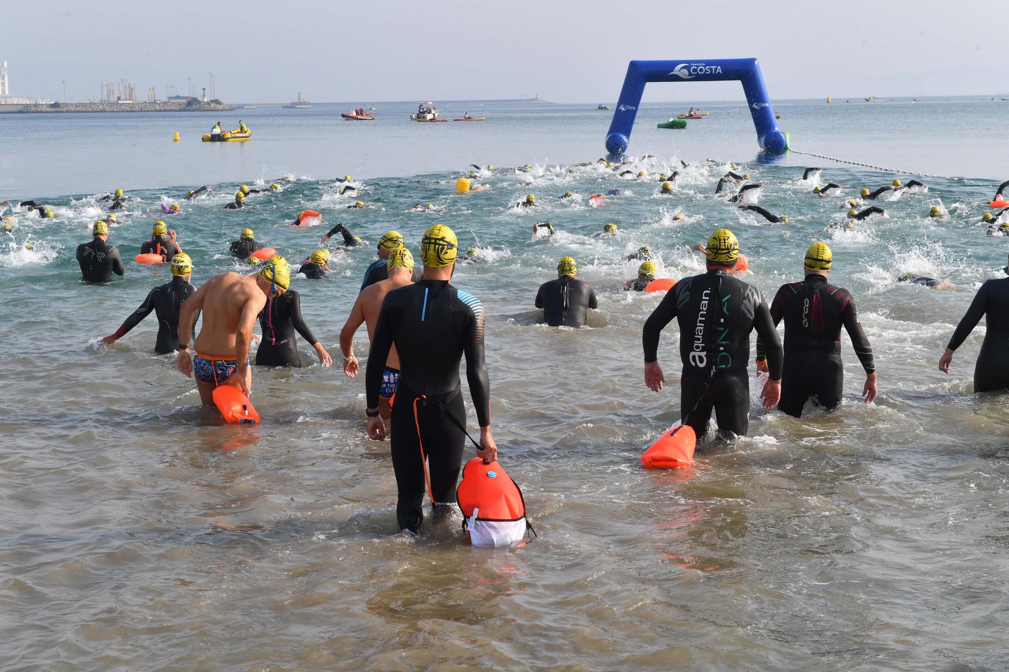 Más de 300 nadadores en Santa Cristina para la Travesía Costa Oleiros 2022