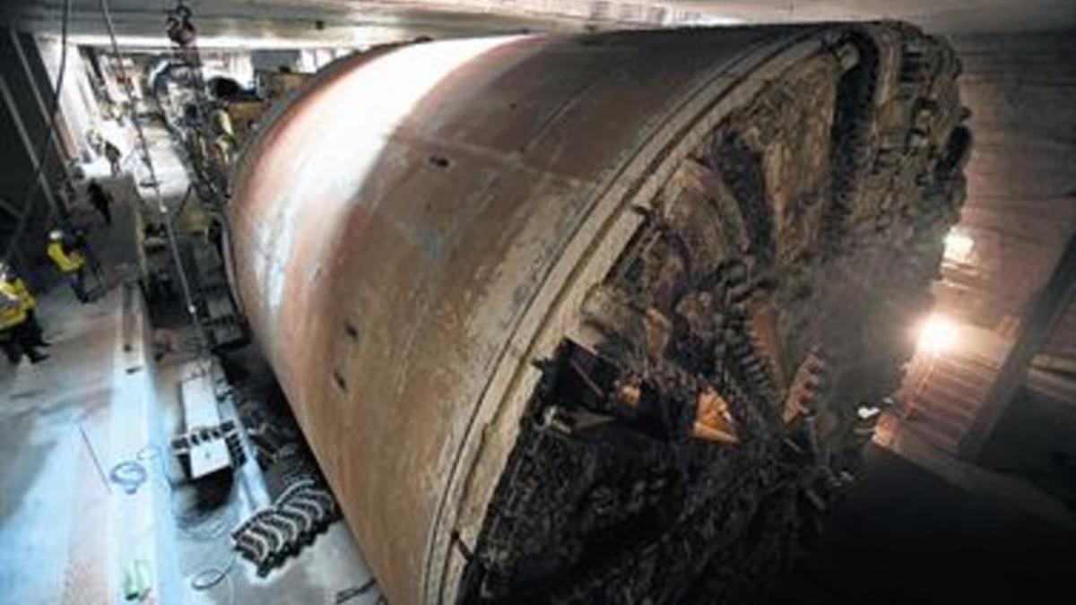 La tuneladora de la linea 9, ayer, detenida en la estación de Mercabarna y encarada hacia el Parc Logístic.