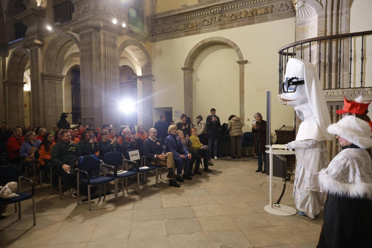 La sardina del Antroxu de Gijón ya tiene disfraz (en imágenes) La sardina del Antroxu de Gijón ya tiene disfraz (en imágenes)
