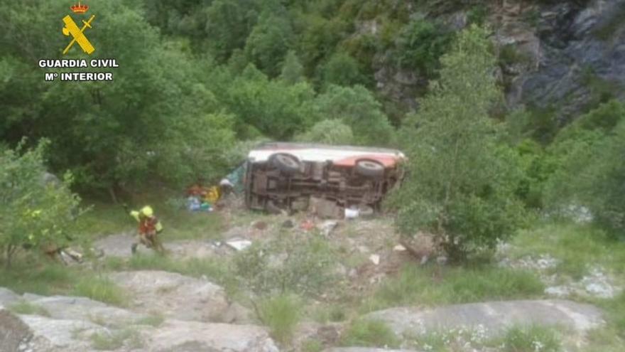 Autocar bolcat en un barranc del Pirineu d'Osca en què viatjaven una vintena de catalans, catorze dels quals menors d'edat