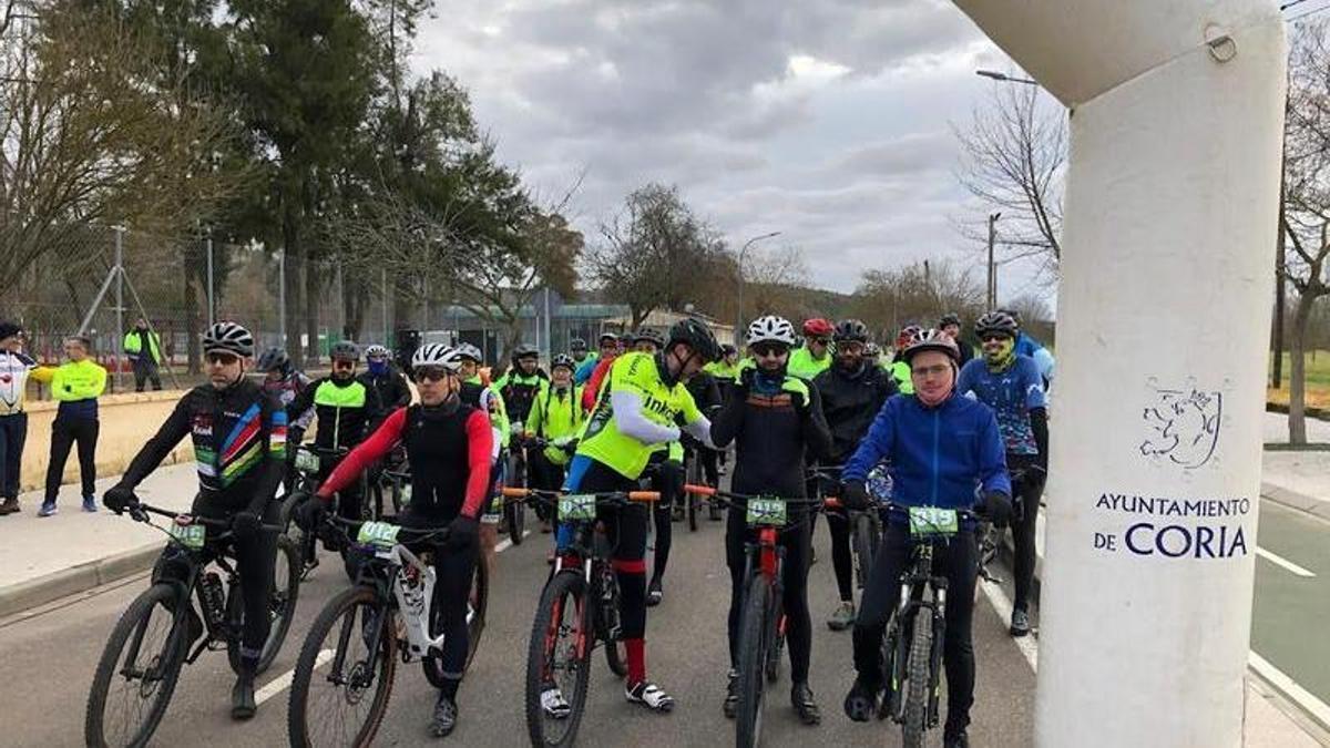 Grupo de participantes en la salida durante la edición anterior.
