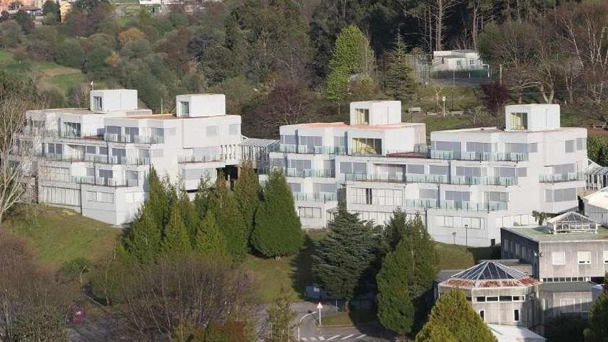 Vista panorámica del Centro Residencial Docente de Vigo, ubicado junto al Meixoeiro. // Ricardo Grobas