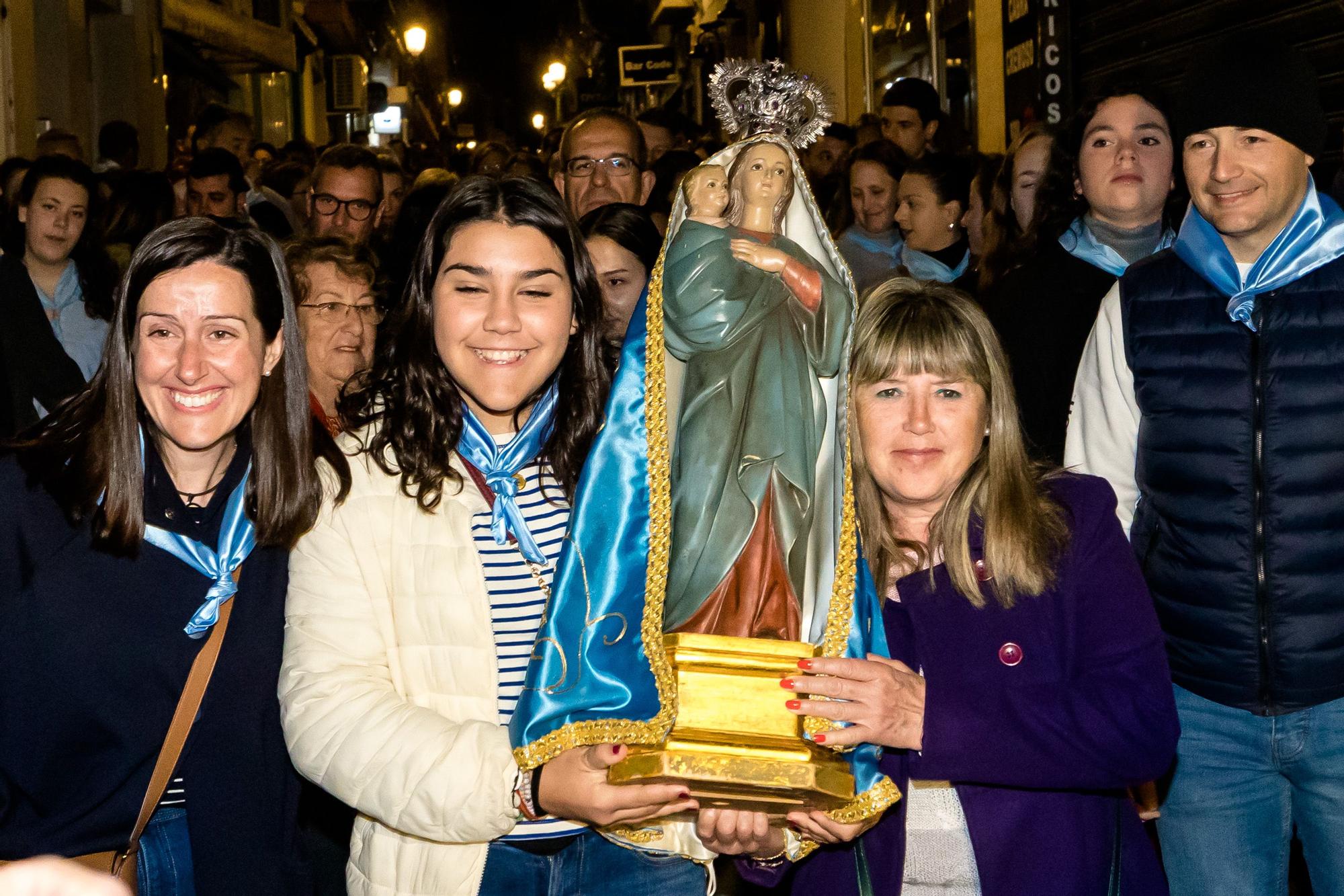 Devoción en Benidorm en la procesión de L'Alba