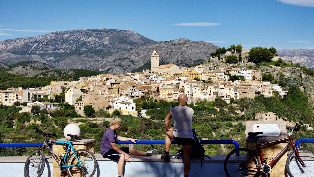 Ciclistas en Polop, en una imagen de archivo.