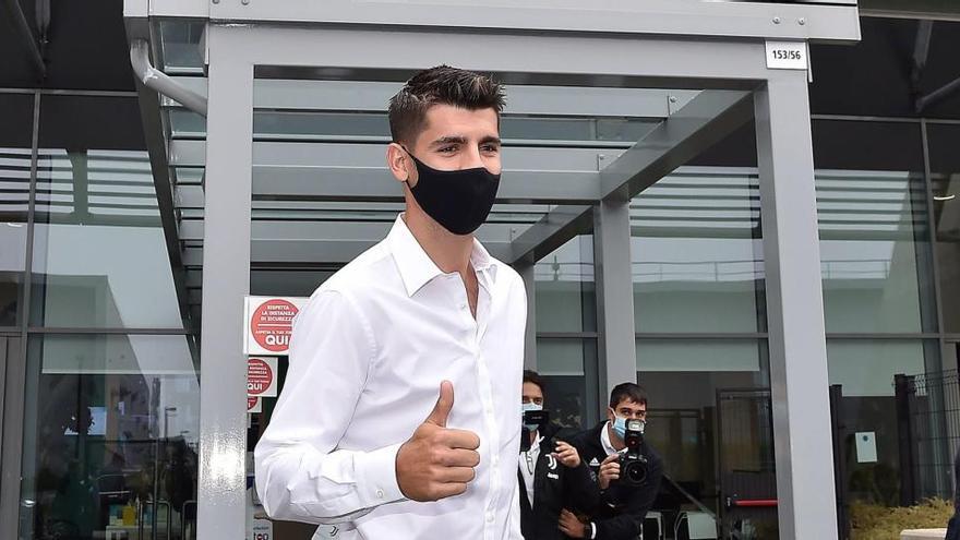 Álvaro Morata llega al centro médico de la Juventus.