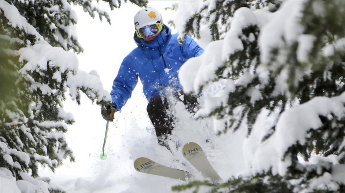 Un esquiador en una estación de Utah.