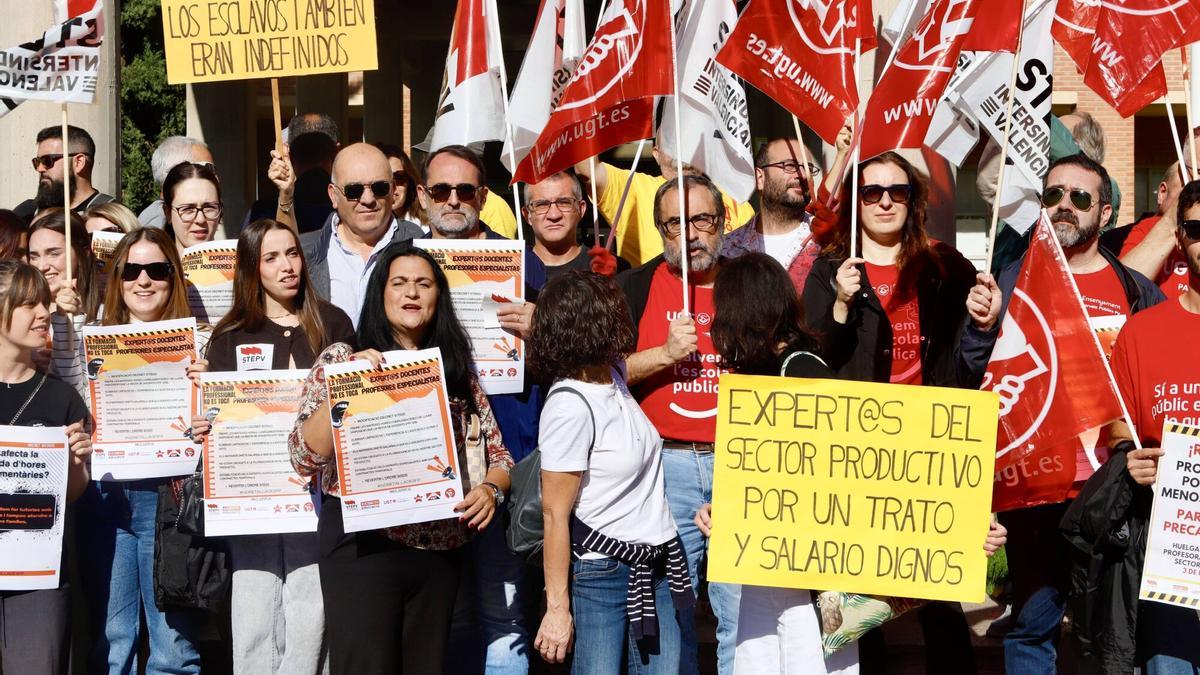 Valencia. VLC. Protesta del profesorado especialista de FP en la Conselleria de Educación