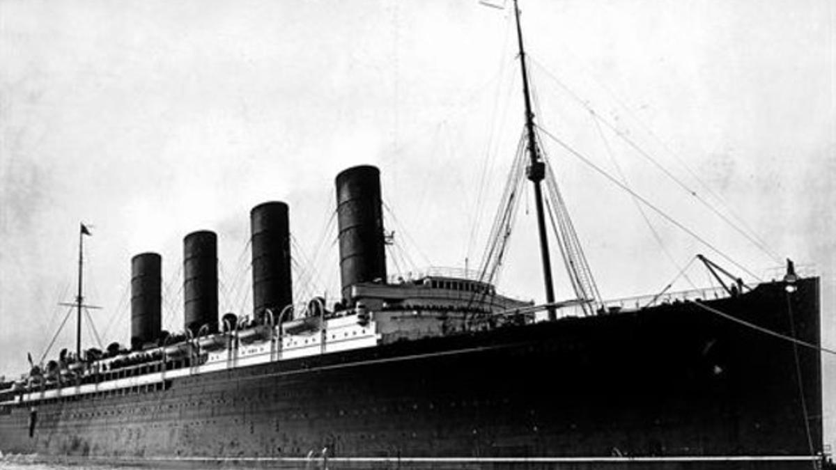 El 'Lusitania', con sus imponentes cuatro chimeneas. Tardó solo 18 minutos en hundirse tras ser torpedeado por los alemanes.