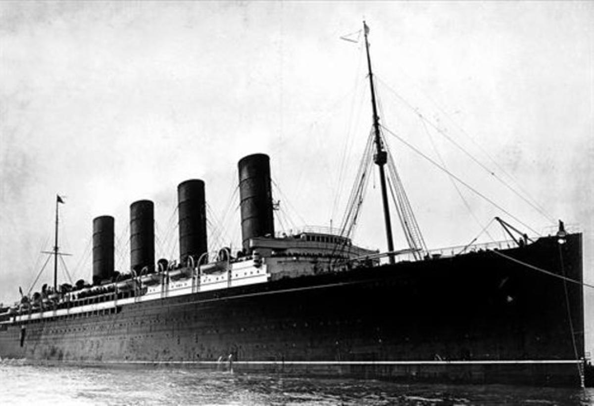 El ’Lusitania’, amb les imponents quatre xemeneies. Només va trigar 18 minuts a enfonsar-se després de ser torpedinat pels alemanys. El ’Lusitania’, amb les imponents quatre xemeneies. Només va trigar 18 minuts a enfonsar-se després de ser torpedinat pels alemanys.