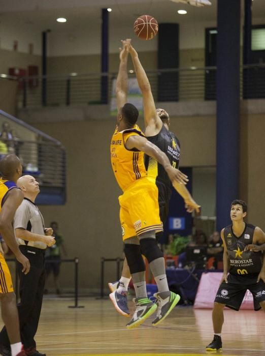 03/09/2016.DEPORTES .Partido de baloncesto amistoso entre el Iberostar Tenerife y el Herbalife Gran Canaria.