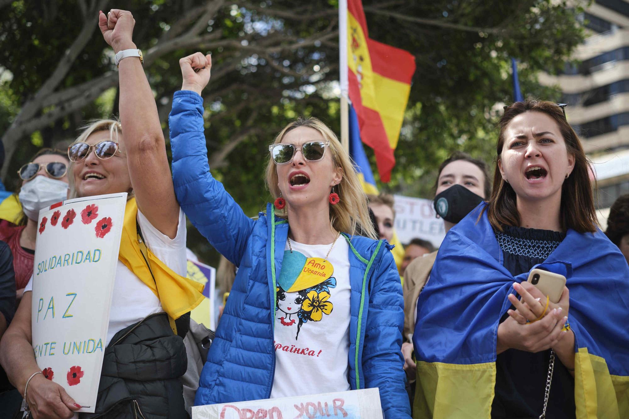 Centenares de personas se manifiestan en Tenerife contra la guerra en Ucrania