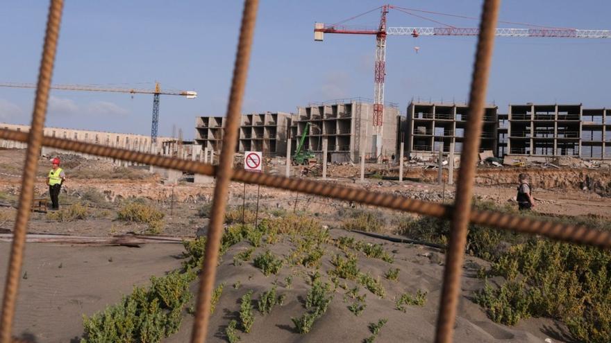 El Hotel La Tejita Beach Club Resort en construcción, el jueves de la semana pasada