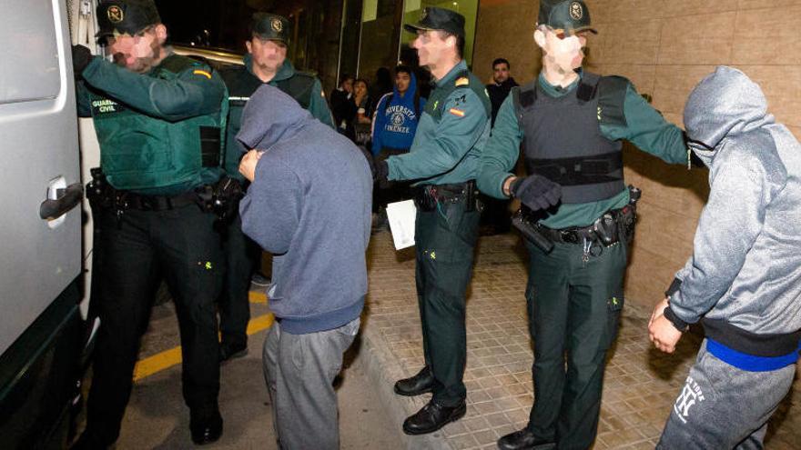 Un momento de la detención de los jóvenes conocidos como la Manada de Callosa