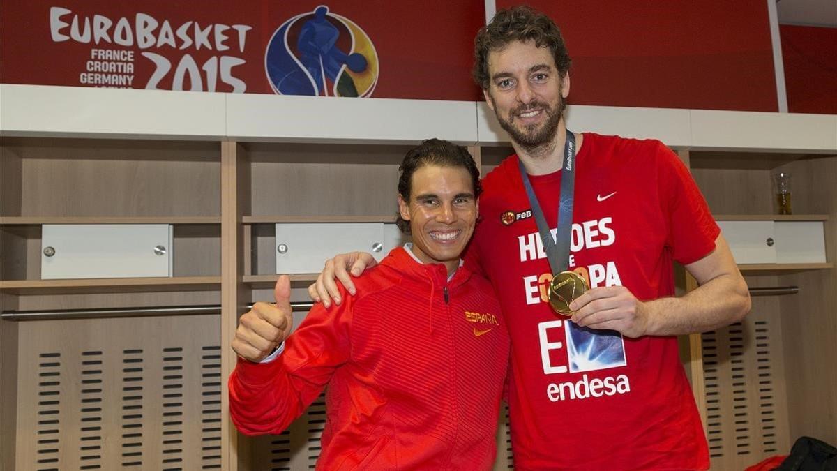 Nadal y Gasol tras conquistar el pívot el Eurobasket.